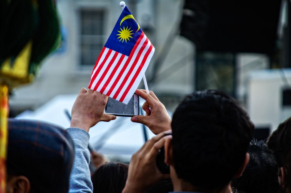 malaysia using smartphone