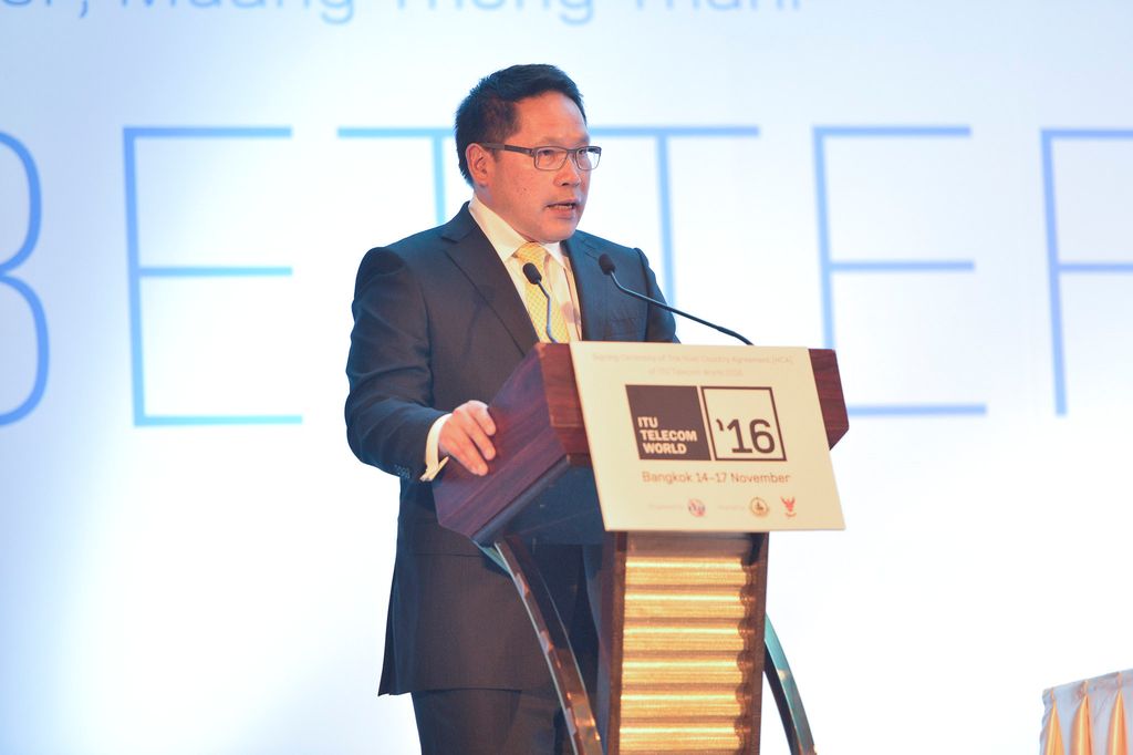 Dr Uttama Savanayana