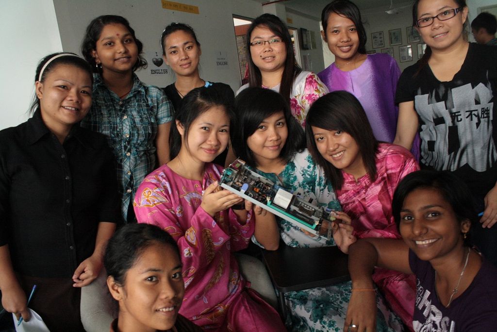 SOLS_247_students,_computer_class