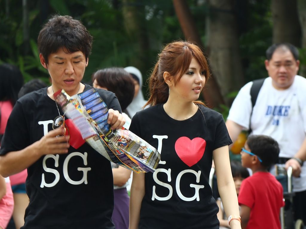 Tourists wearing I love Singapore T-shirts