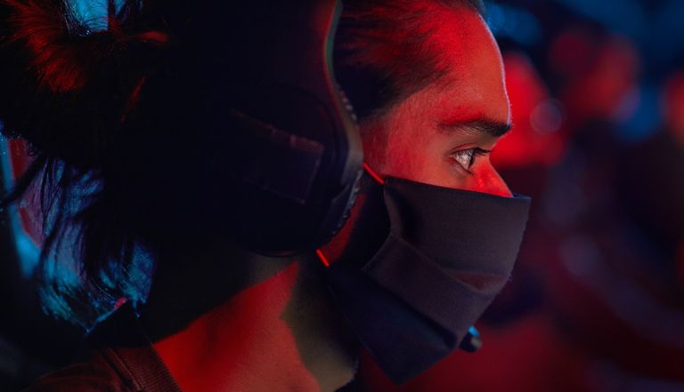 hacker-in-mask-at-work-H5BM6PN.jpg